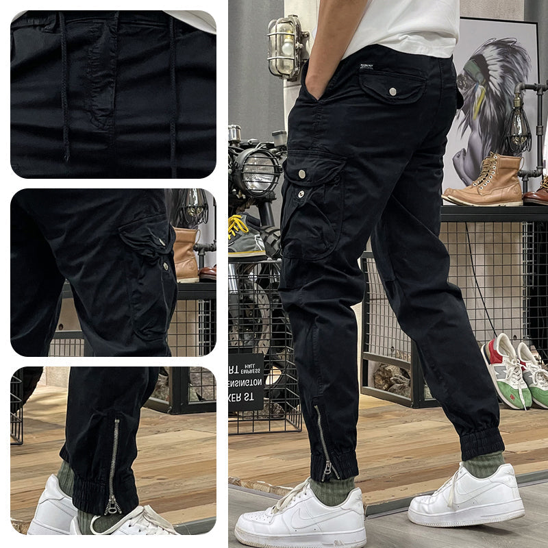 Pantalones cargo azul marino con múltiples bolsillos