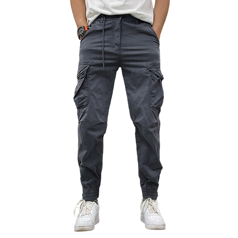 Pantalones cargo azul marino con múltiples bolsillos