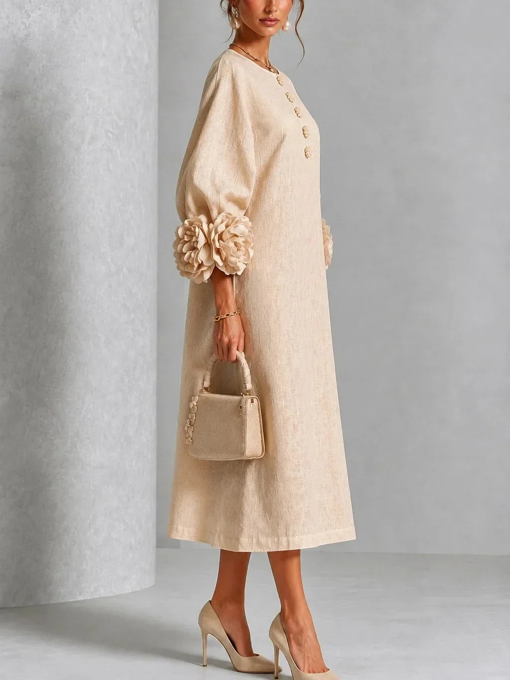 QUINTINA | Vestido midi con flores en relieve y manga farol